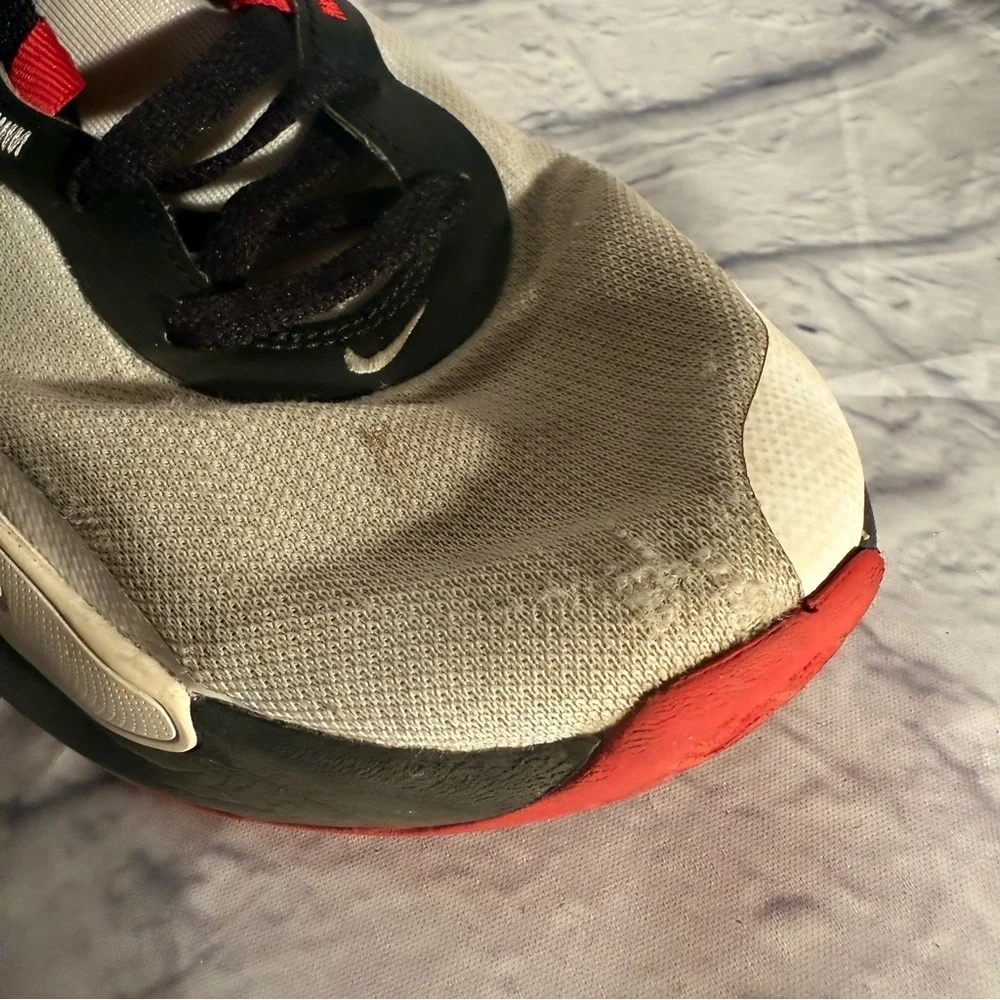 Nike White and Black Athletic Shoes - Picture 5 of 10